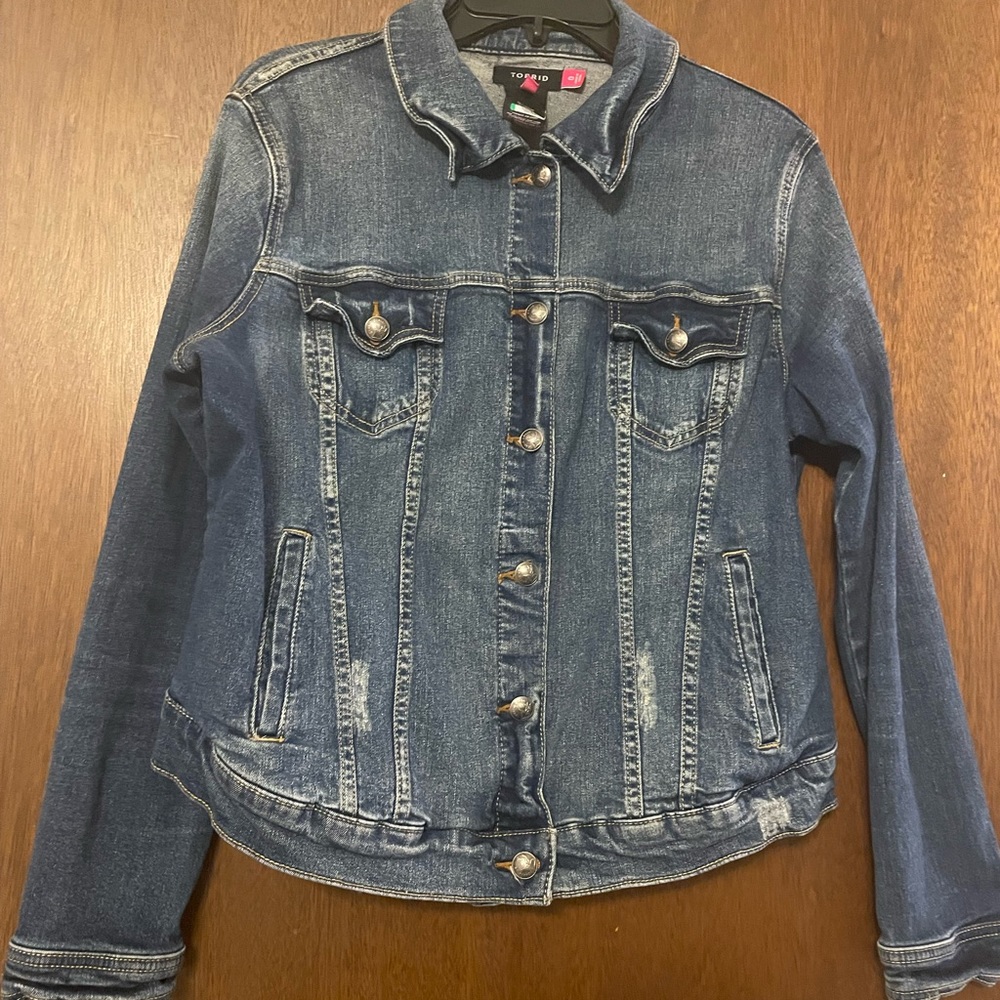 Torrid Classic Medium Wash Denim Jean Trucker Jacket Plus  Size 0 Stretch